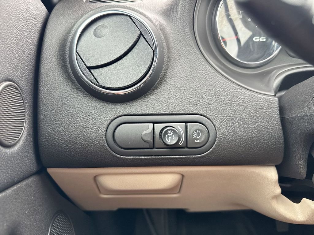 Used 2009 Pontiac G6 GT w/ Premium Package FWD image 17