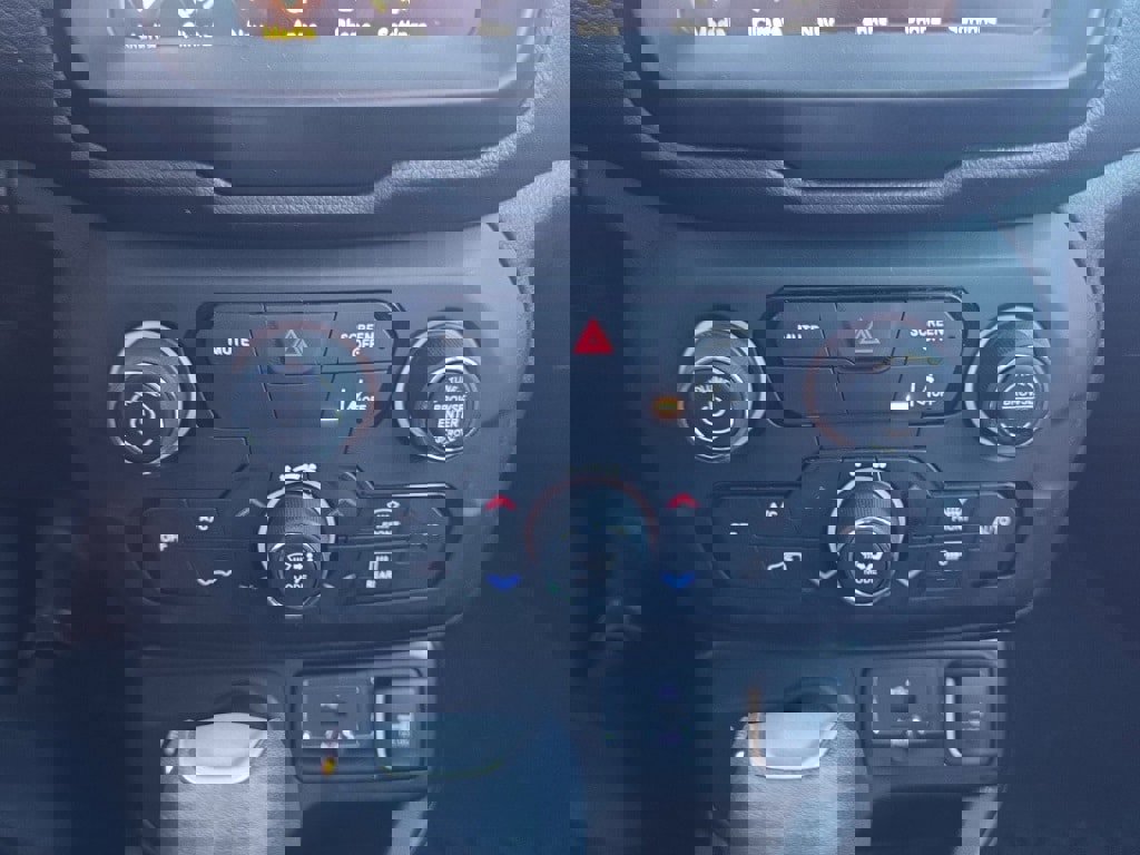 Used 2022 Jeep Renegade Latitude image 24