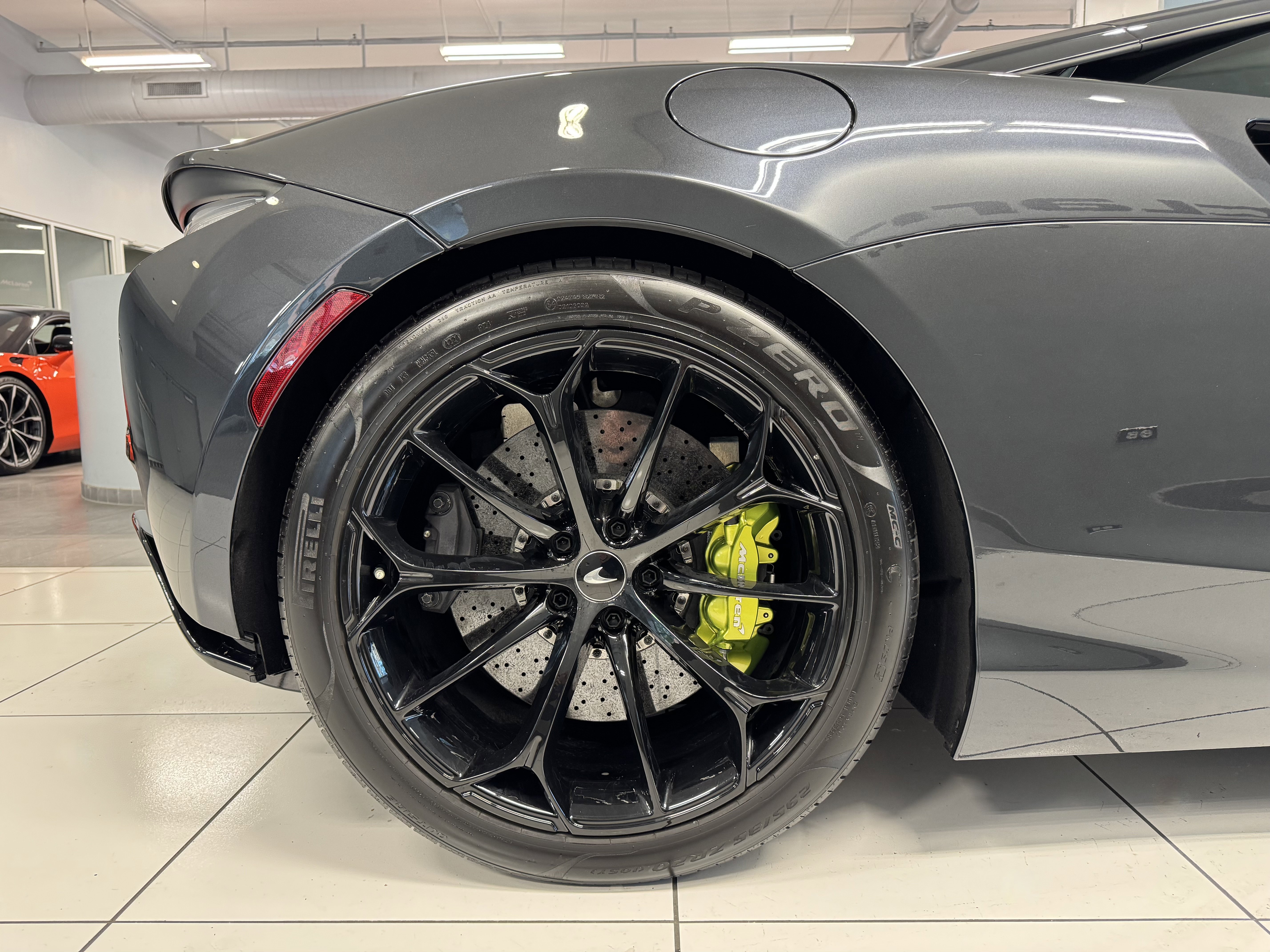 Used 2023 McLaren Artura image 18