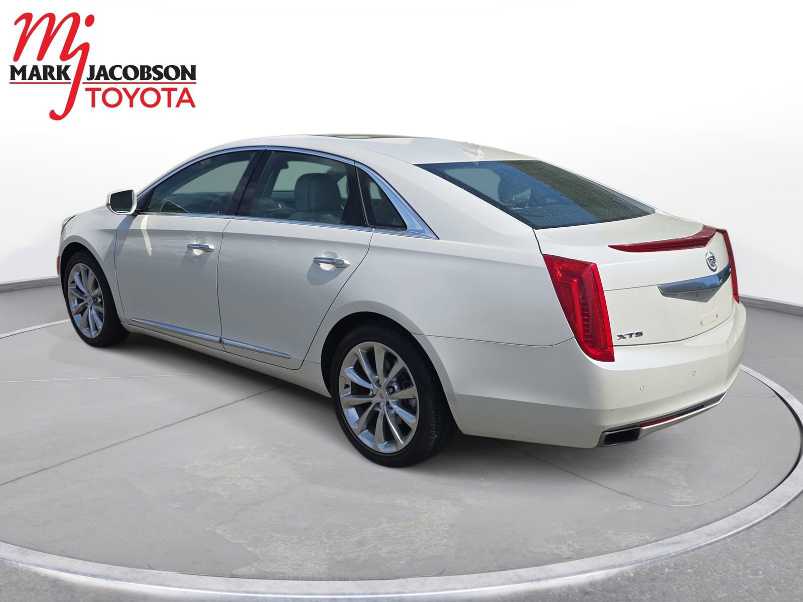 Used 2014 Cadillac XTS Luxury w/ Driver Awareness Package image 11