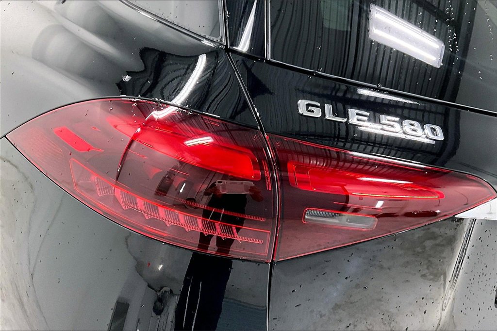 Used 2025 Mercedes-Benz GLE 580 4MATIC image 14