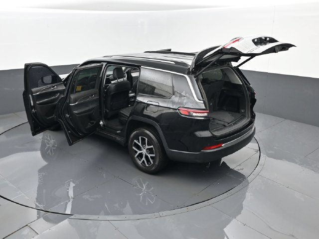 Used 2023 Jeep Grand Cherokee L Limited AWD/4WD image 32