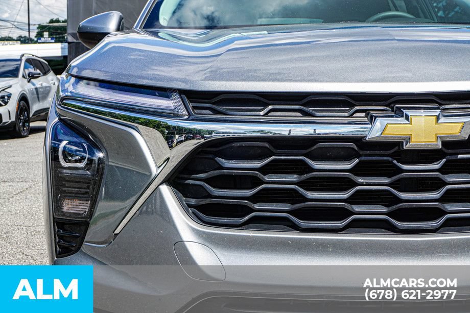 Used 2025 Chevrolet Trax LT FWD image 11