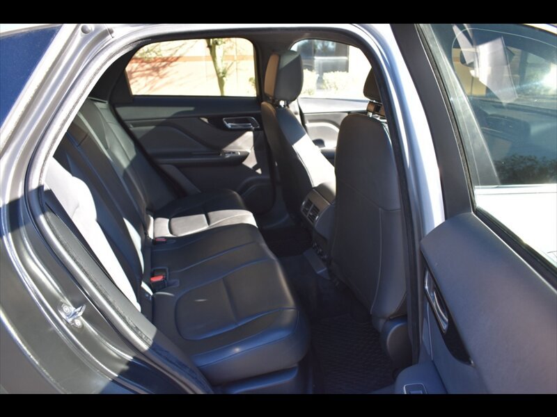 Used 2019 Jaguar F-PACE Premium AWD/4WD image 25