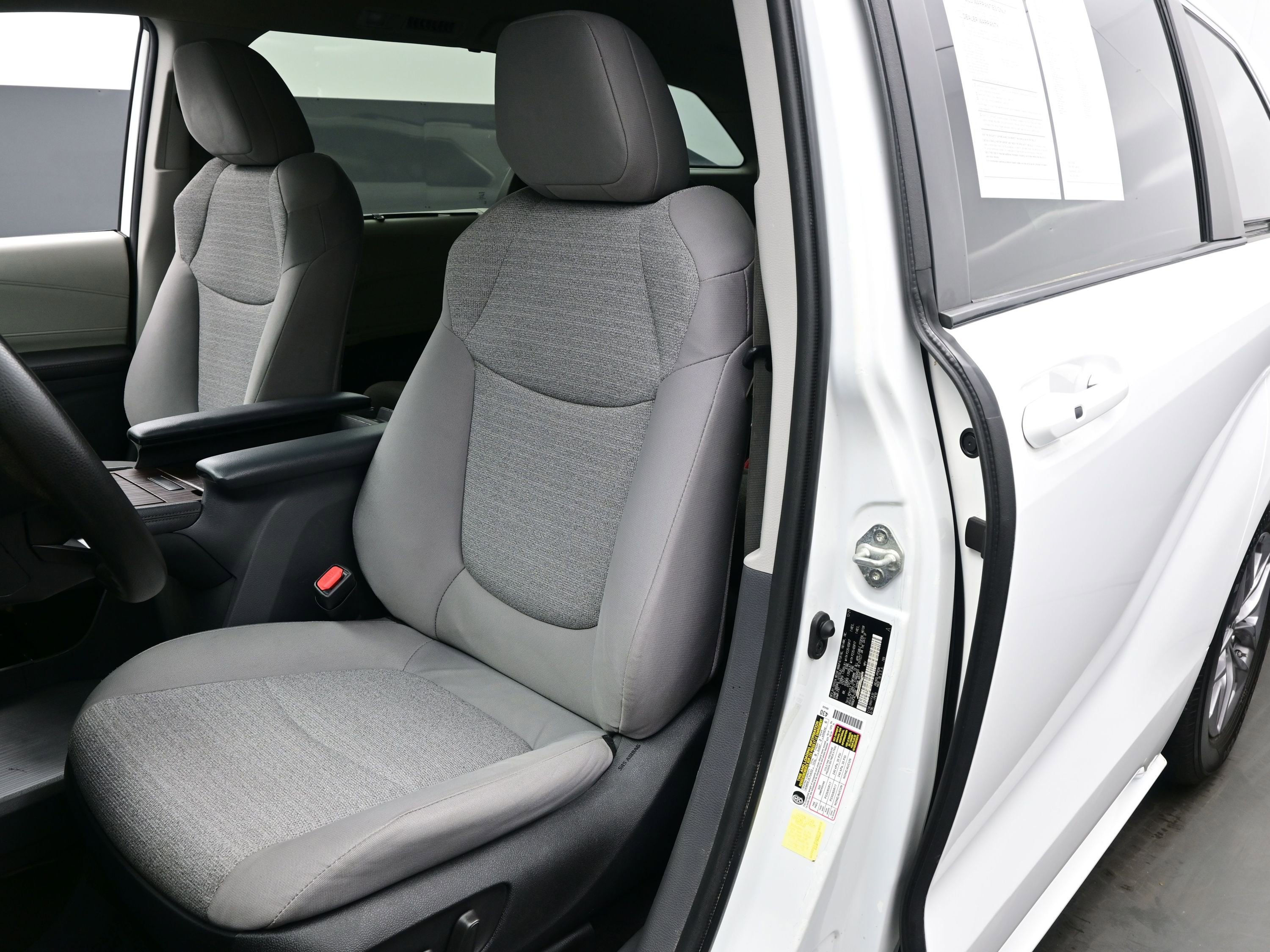 Used 2022 Toyota Sienna LE image 11