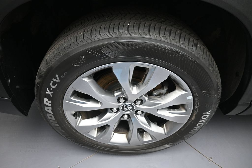 Certified 2024 Toyota Grand Highlander AWD image 12