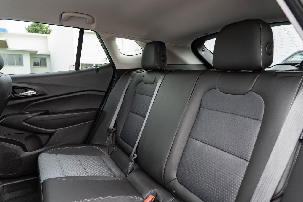 Used 2025 Chevrolet Trax LT FWD image 25