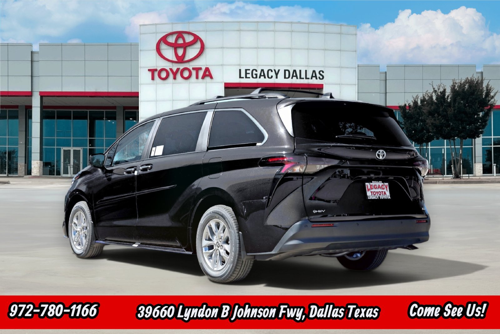 New 2026 Toyota Sienna XLE FWD image 8