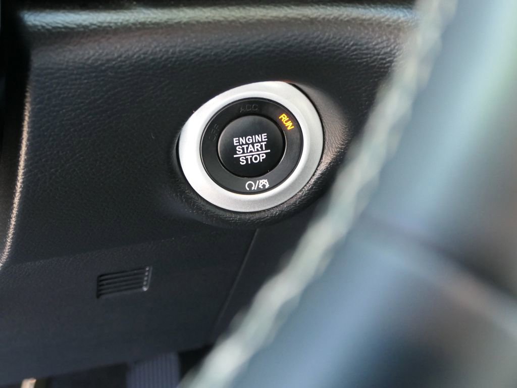 Used 2025 Chrysler Pacifica Select image 14