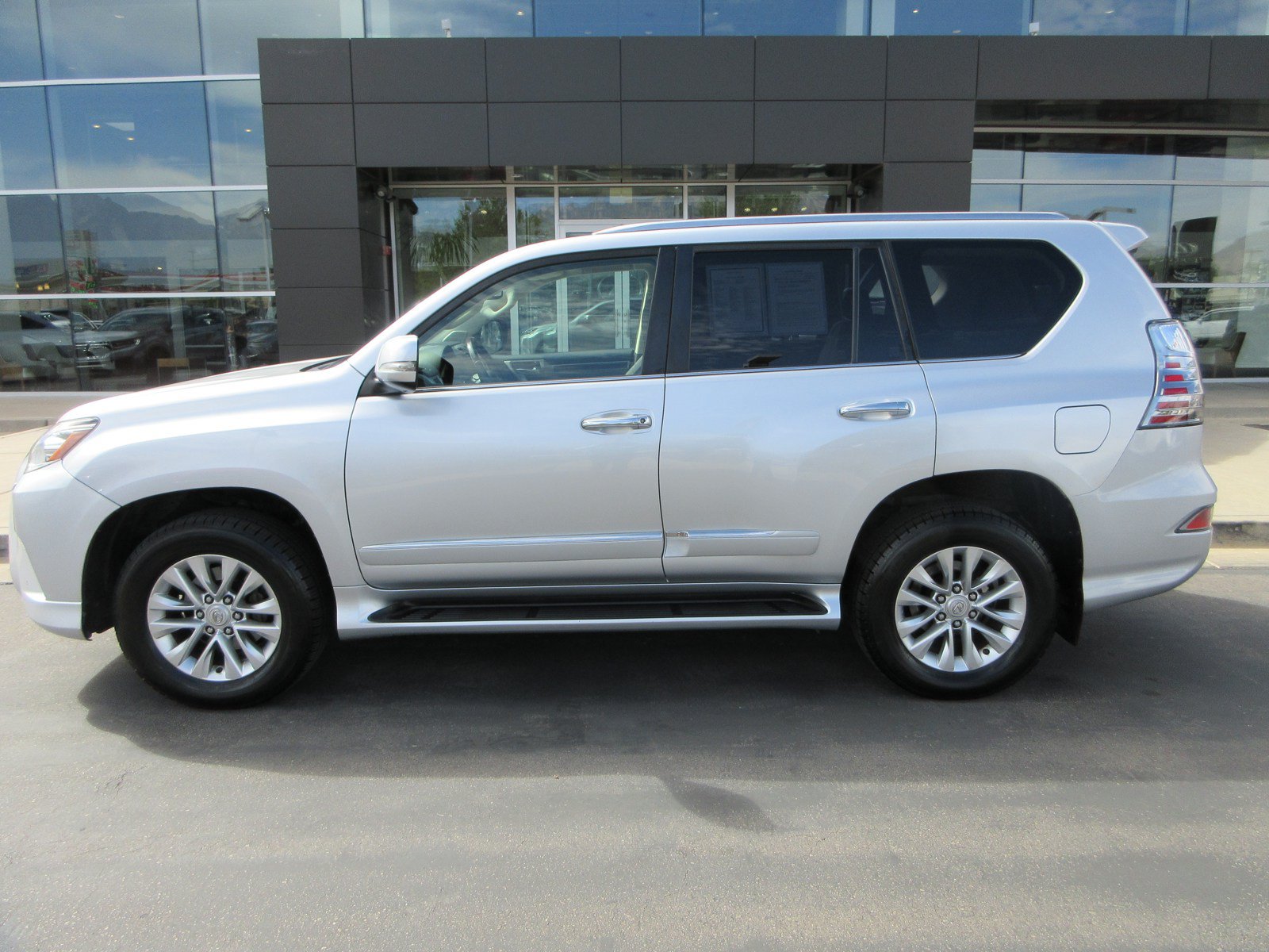 Used 2019 Lexus GX 460 Premium AWD/4WD image 3