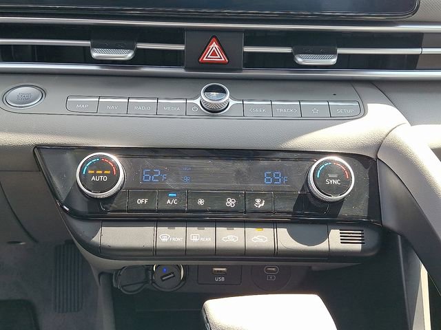Certified 2024 Hyundai Elantra SEL FWD image 15