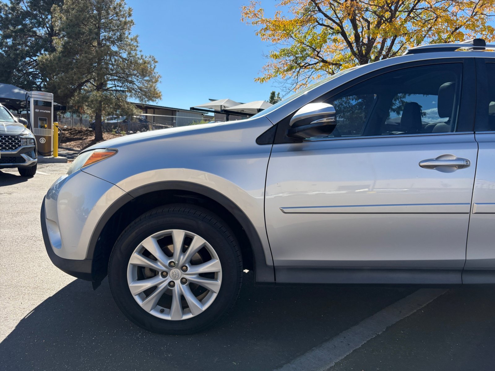 Used 2015 Toyota RAV4 Limited w/ Technology Package AWD/4WD image 10