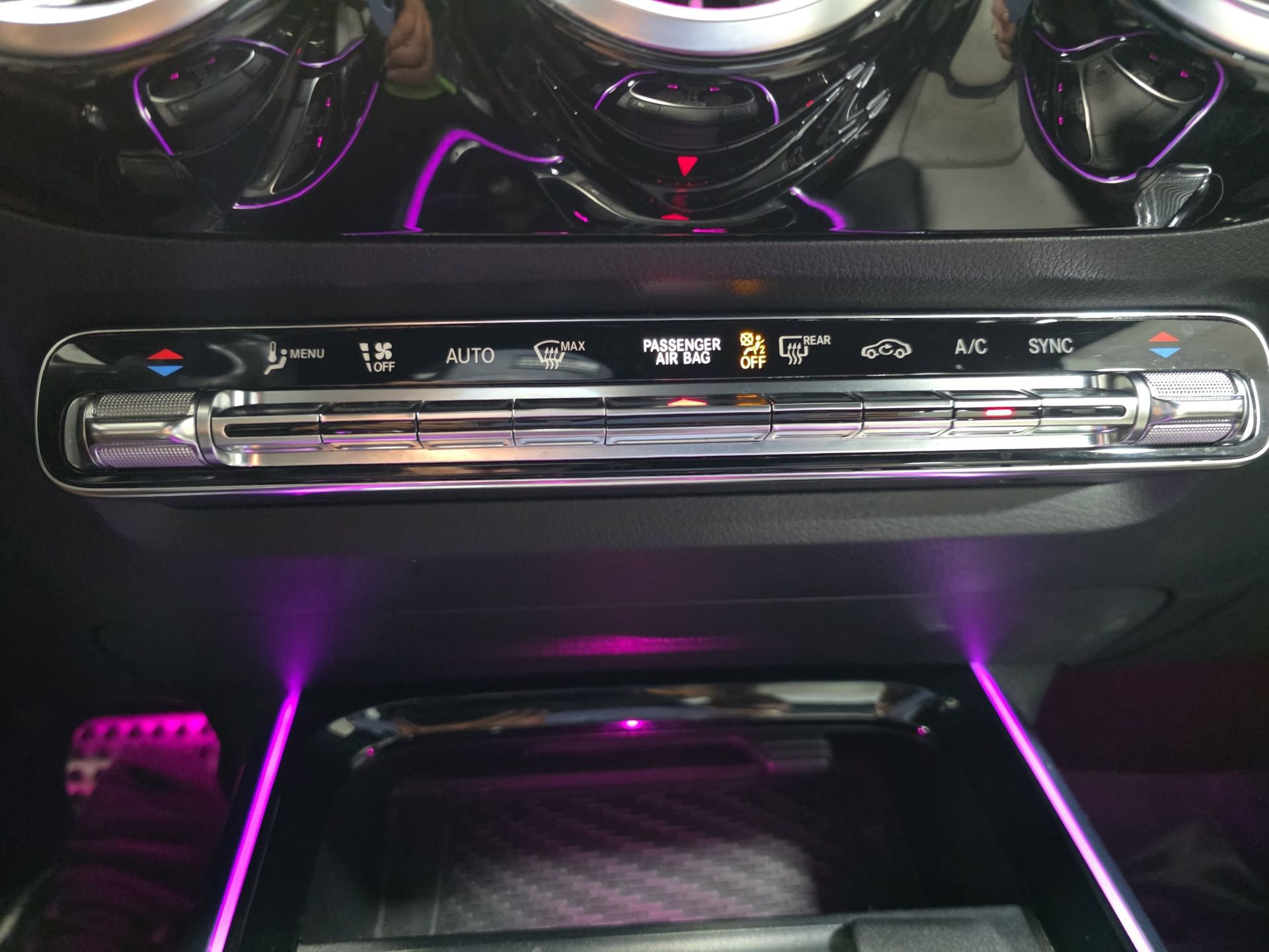 Used 2021 Mercedes-Benz GLA 250 4MATIC w/ AMG Line Exterior image 24