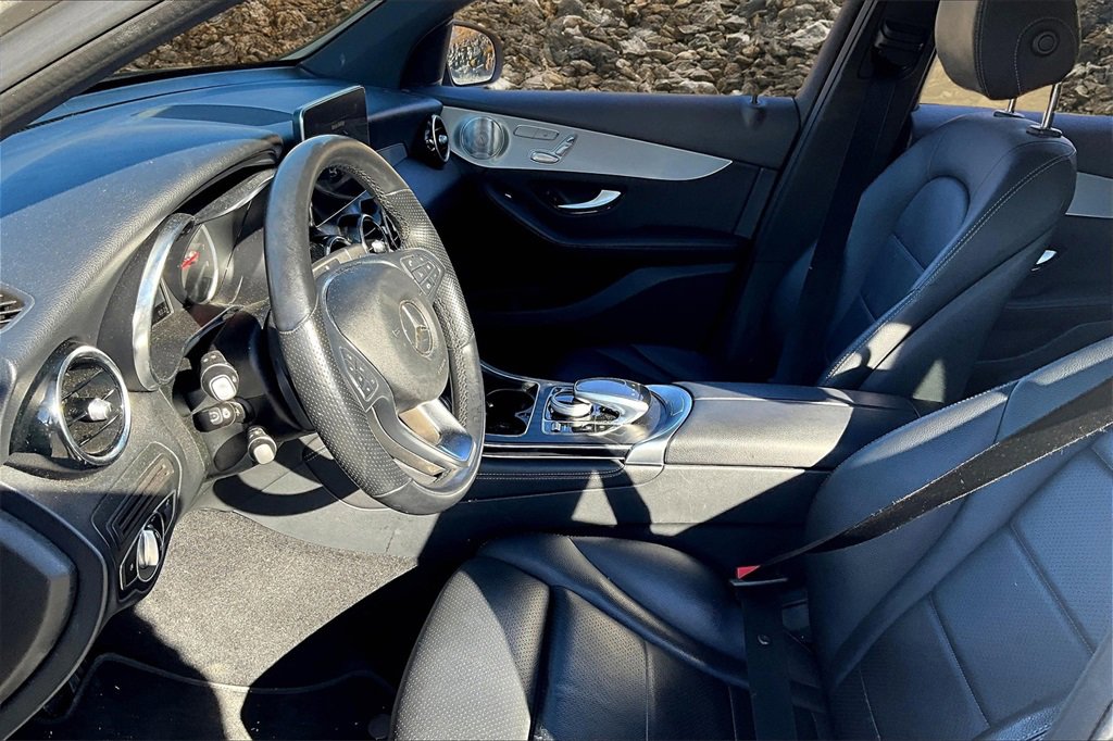 Used 2019 Mercedes-Benz GLC 300 4MATIC w/ Multimedia Package image 23