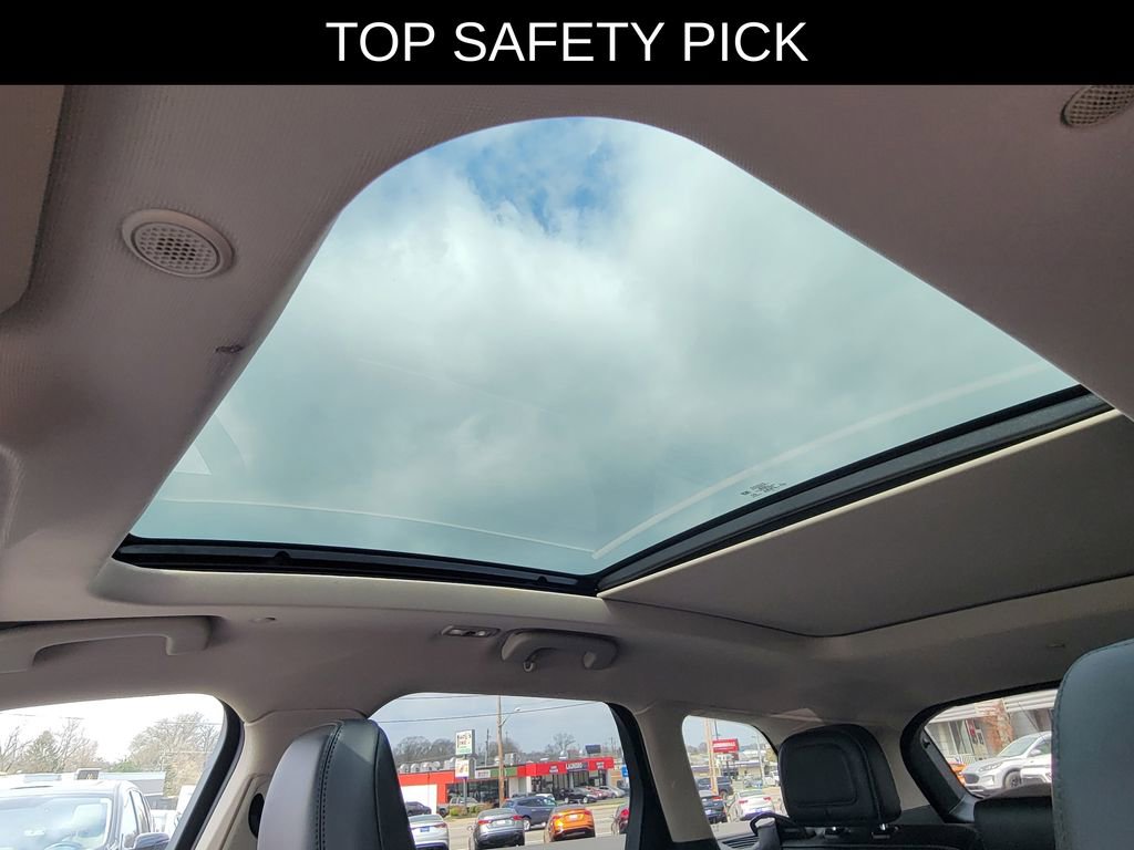 Used 2025 Lincoln Corsair AWD w/ Equipment Group 101A image 29