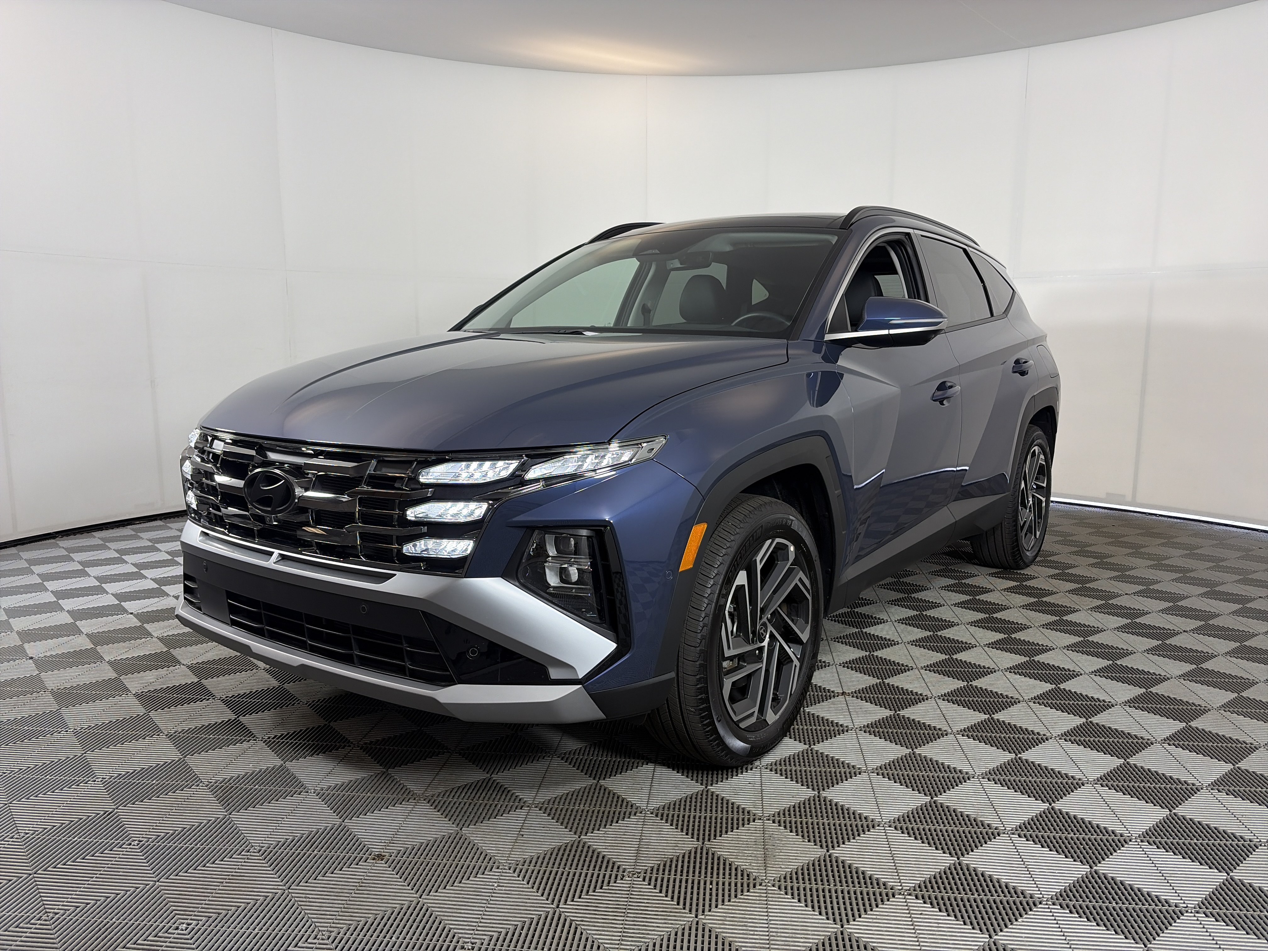 Used 2026 Hyundai Tucson Limited AWD/4WD image 2