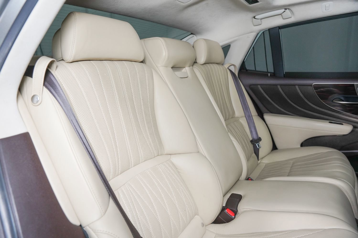 Used 2018 Lexus LS 500 w/ Luxury Package image 35