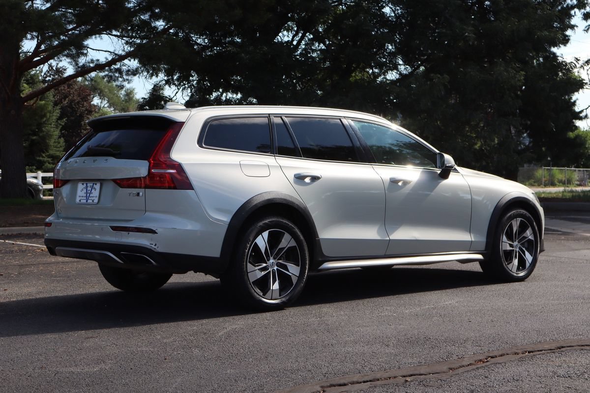 Used 2021 Volvo V60 T5 Cross Country AWD/4WD image 5