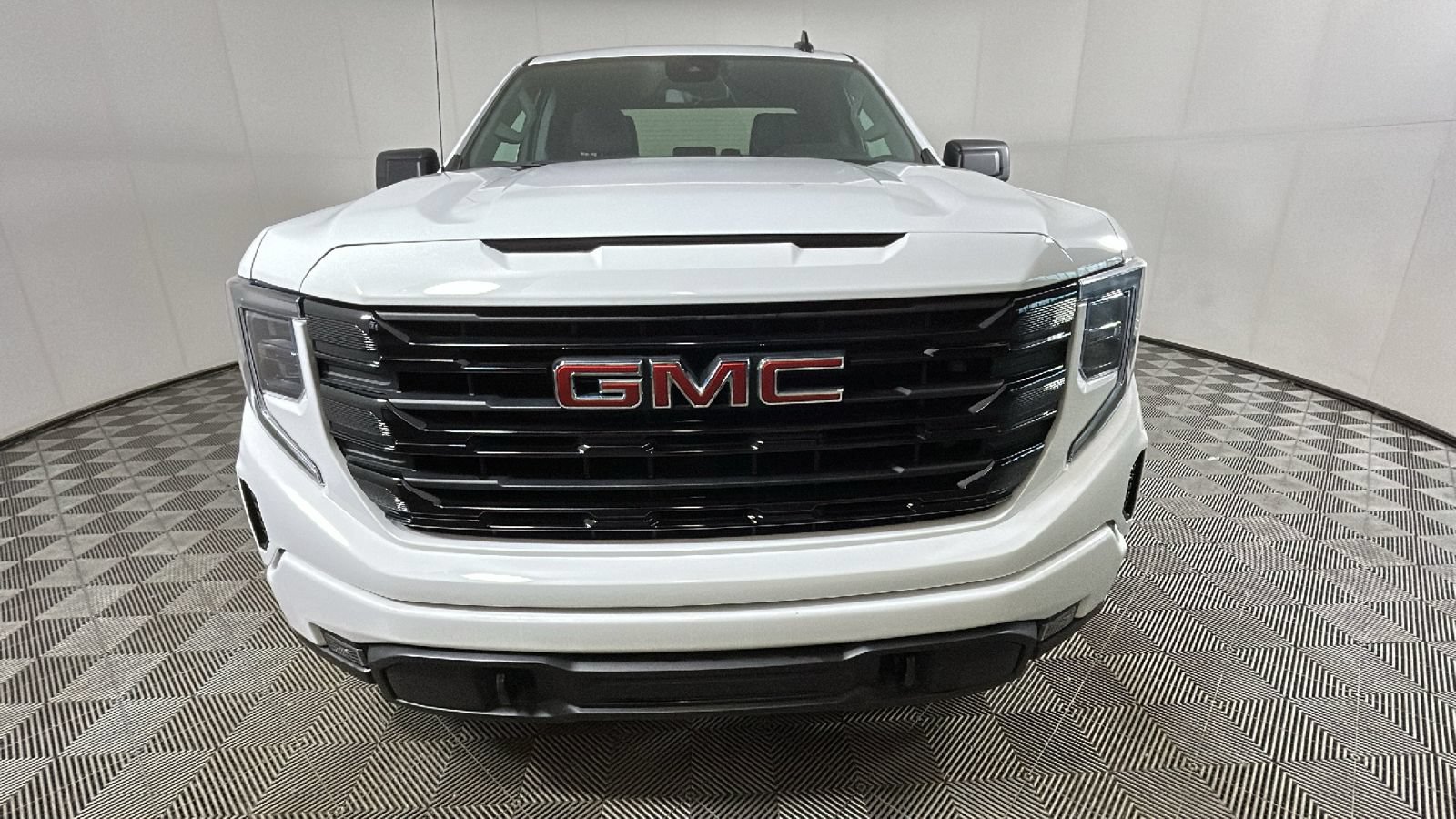 Used 2025 GMC Sierra 1500 Elevation AWD/4WD image 9