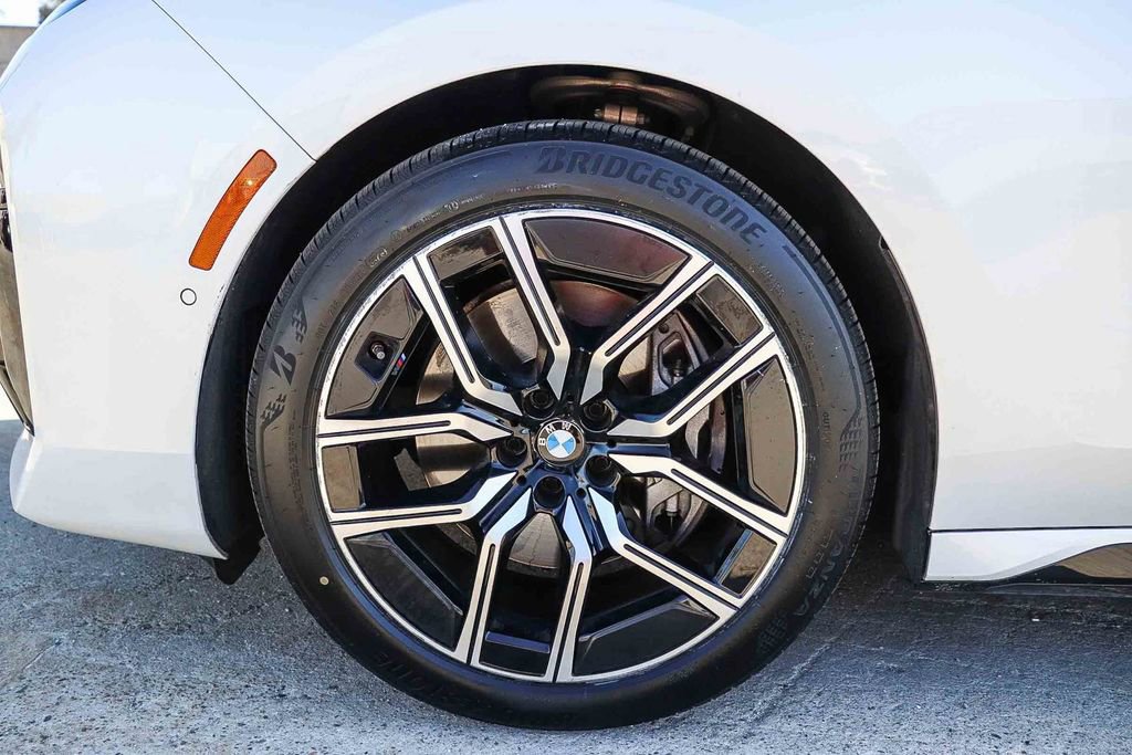 Used 2025 BMW 740i xDrive image 12