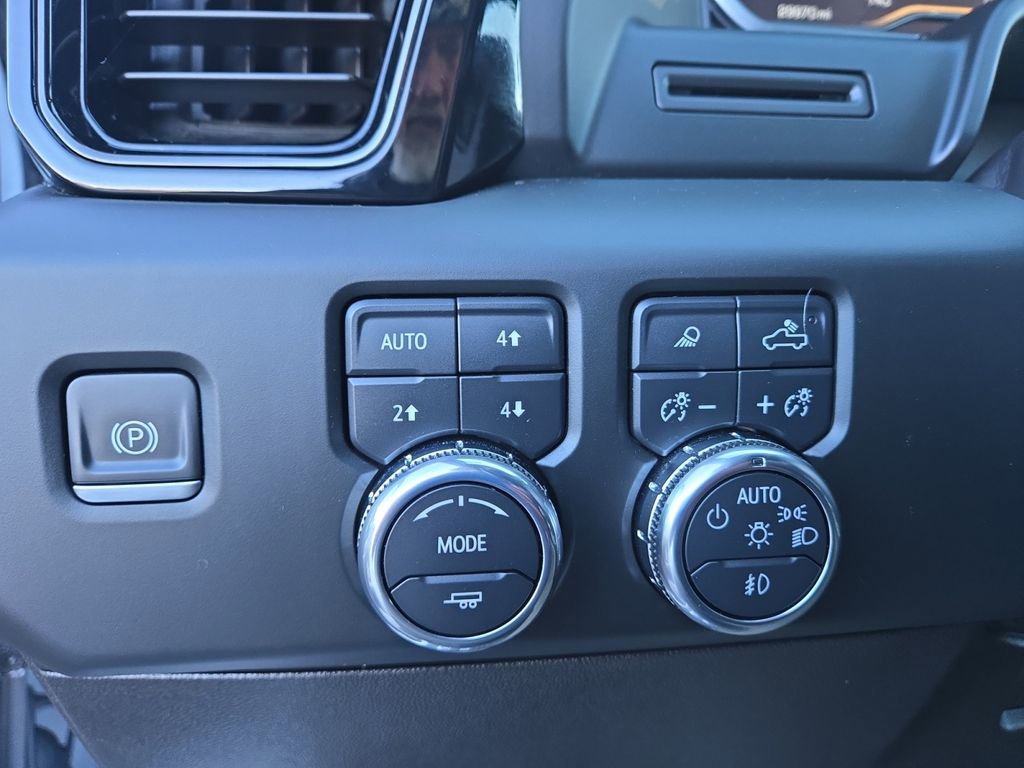 Used 2024 GMC Sierra 3500 AT4 w/ AT4 Preferred Package image 23