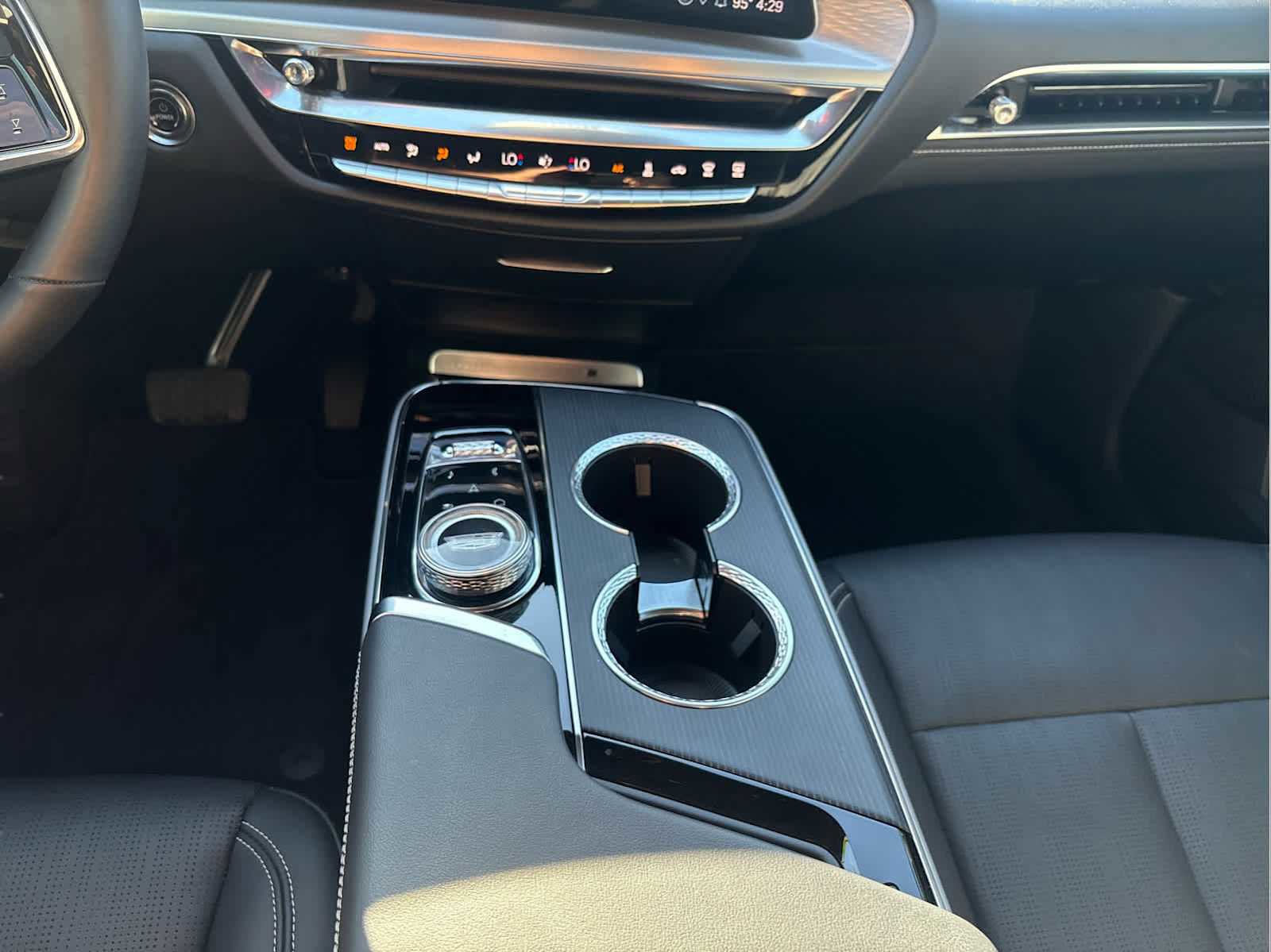 Used 2024 Cadillac Lyriq Luxury image 21