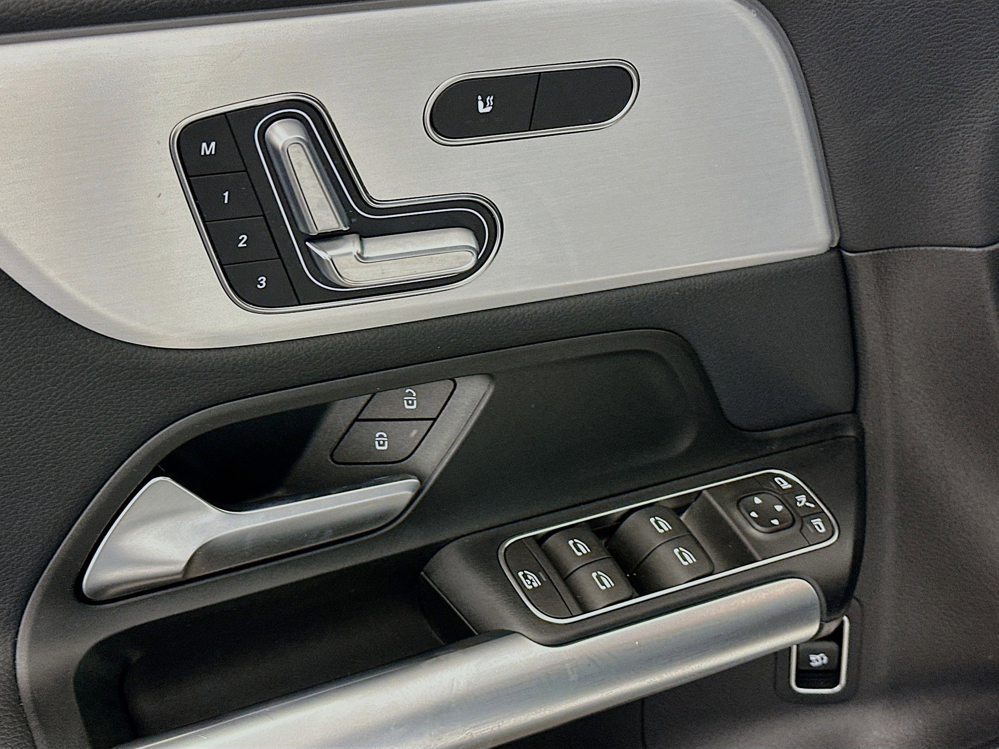 Used 2025 Mercedes-Benz GLA 250 4MATIC image 15