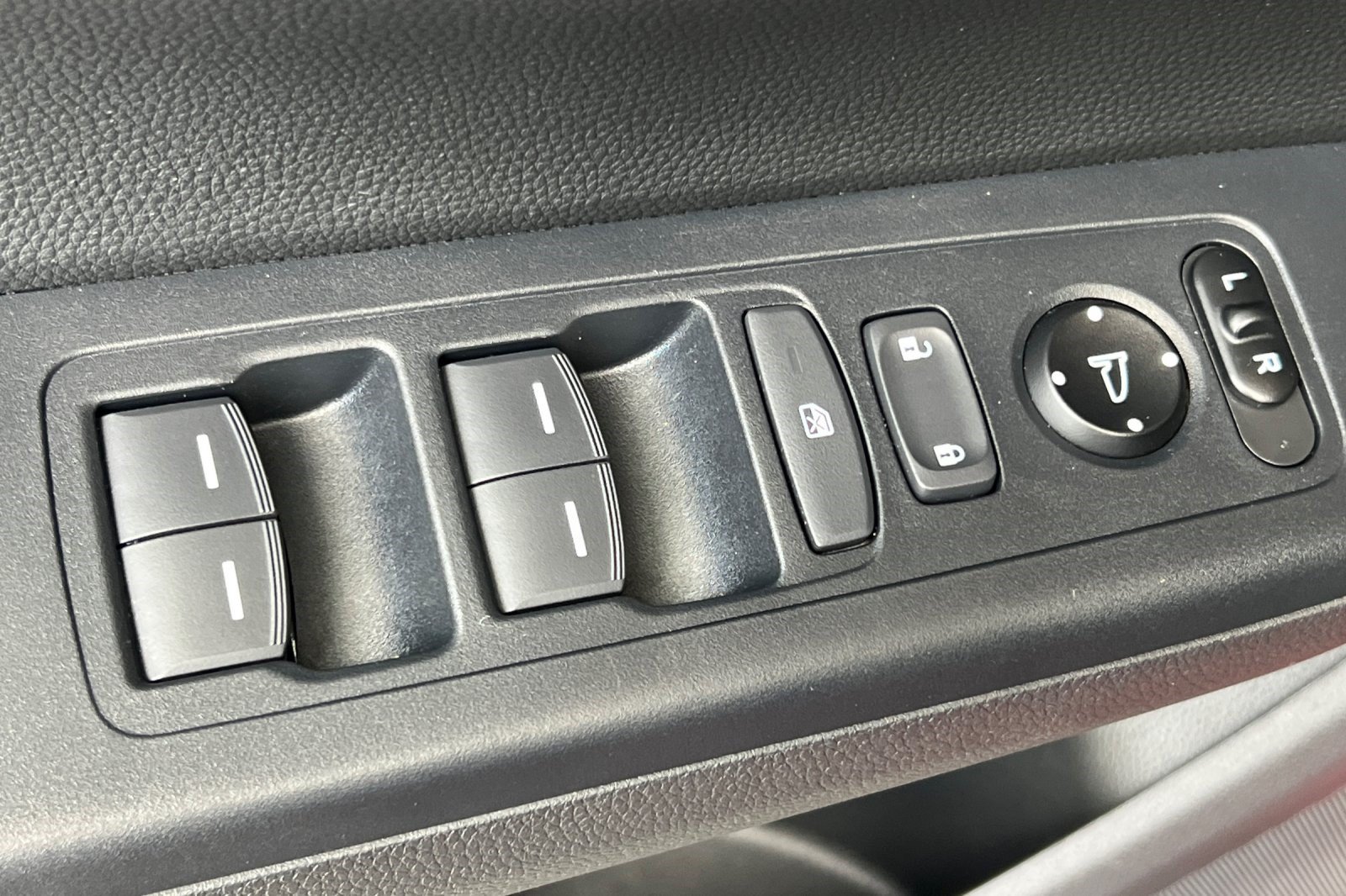 Used 2025 Honda CR-V Sport-L image 13