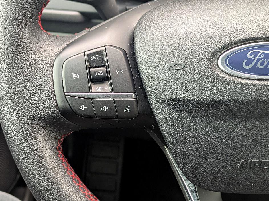 Used 2025 Ford Escape ST-Line image 17