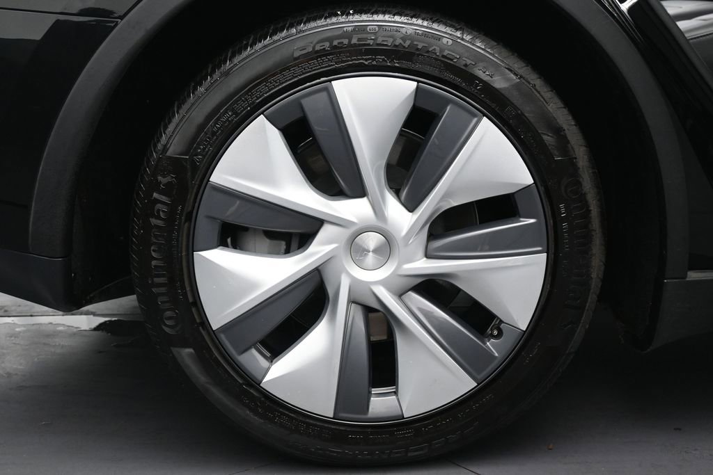 Used 2023 Tesla Model Y Long Range AWD/4WD image 31