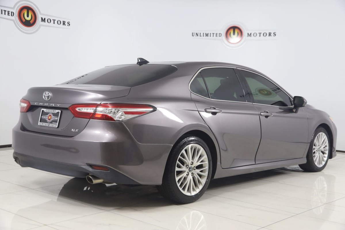 Used 2019 Toyota Camry XLE FWD image 3