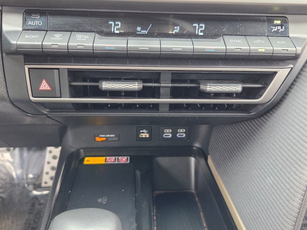 Used 2025 Toyota Camry SE image 19