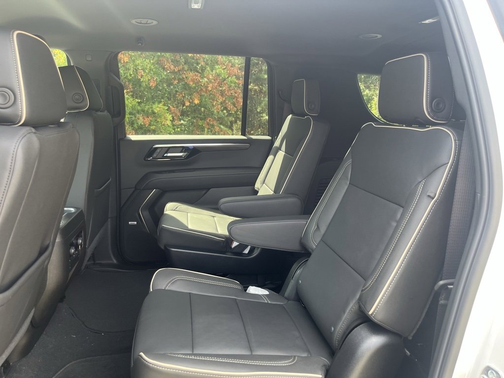New 2025 Chevrolet Suburban Premier image 30
