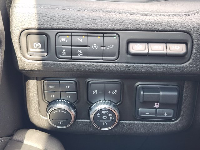 Used 2021 GMC Yukon Denali w/ Denali Ultimate Package AWD/4WD image 23