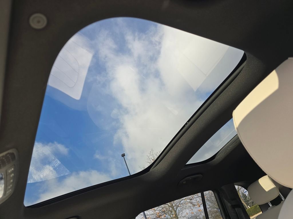 Used 2024 Mercedes-Benz GLB 250 GLB 250 image 3