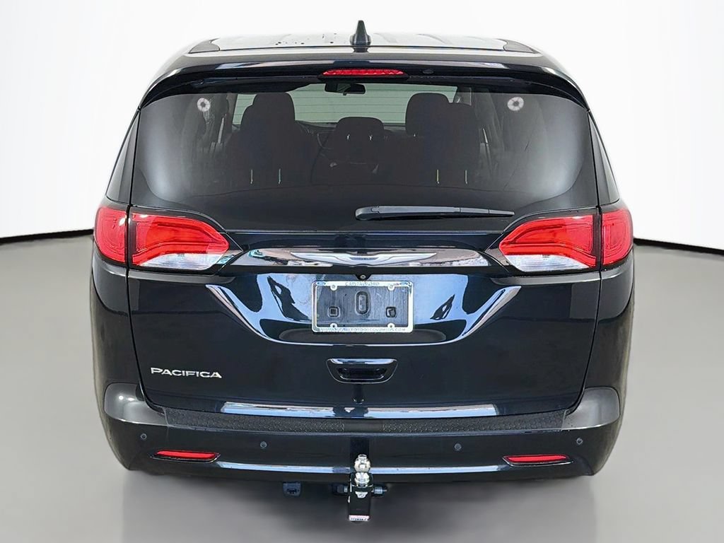 Used 2018 Chrysler Pacifica L FWD image 12