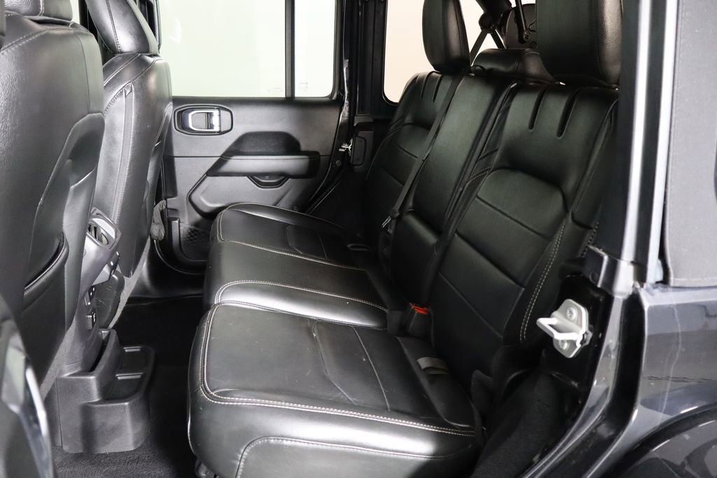 Used 2022 Jeep Wrangler Unlimited Sahara w/ Cold Weather Group AWD/4WD image 16