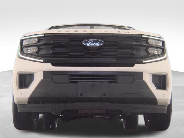 Used 2025 Ford Expedition Active AWD/4WD image 3
