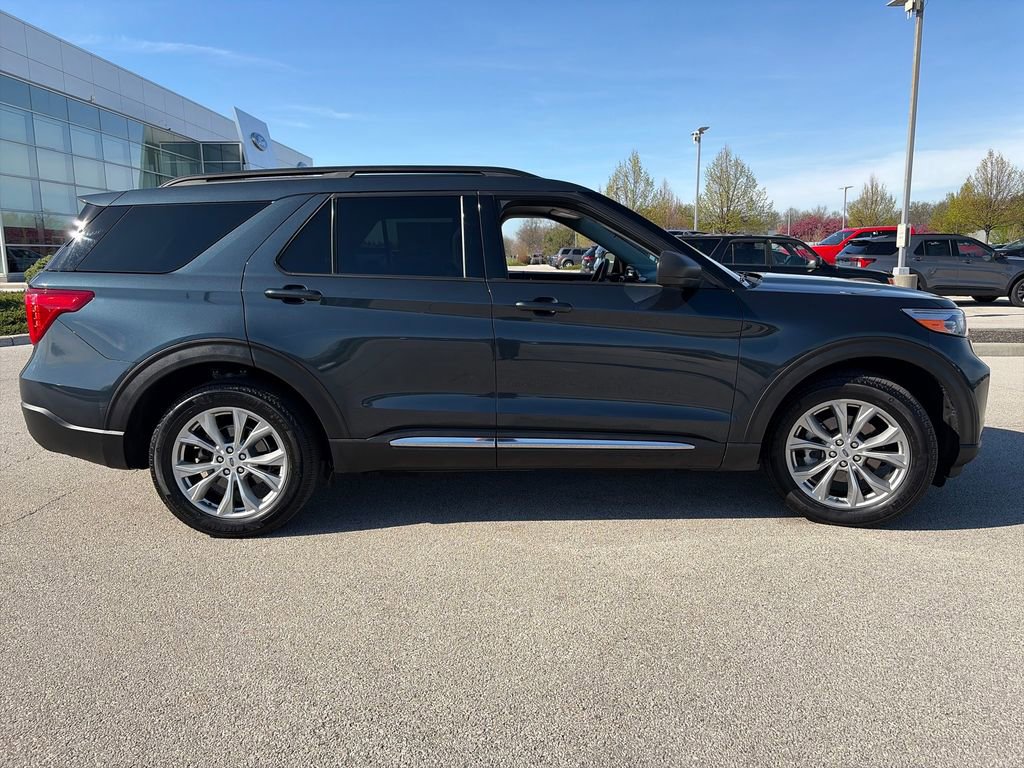 Used 2023 Ford Explorer XLT w/ Equipment Group 202A AWD/4WD image 8