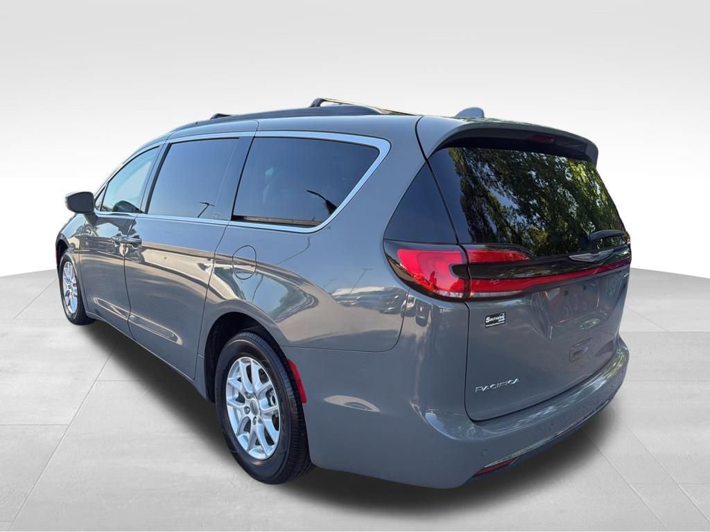 Used 2022 Chrysler Pacifica Touring-L image 3