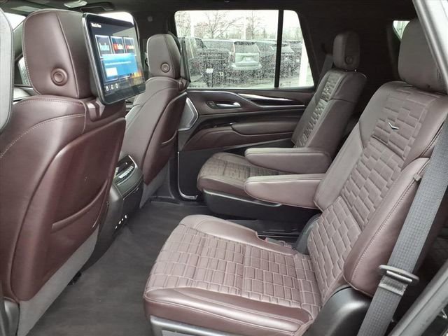 Used 2024 Cadillac Escalade Sport Platinum w/ LPO, ONYX Package image 7