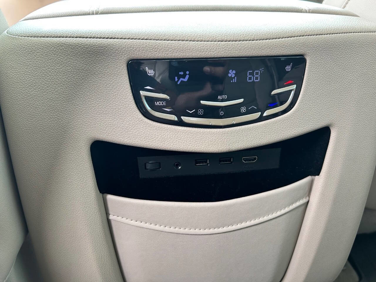 Used 2020 Cadillac Escalade Premium Luxury image 36