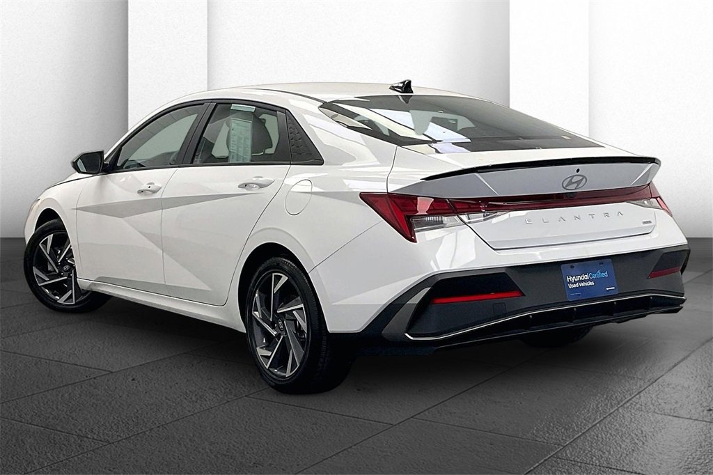 Certified 2025 Hyundai Elantra SEL image 8