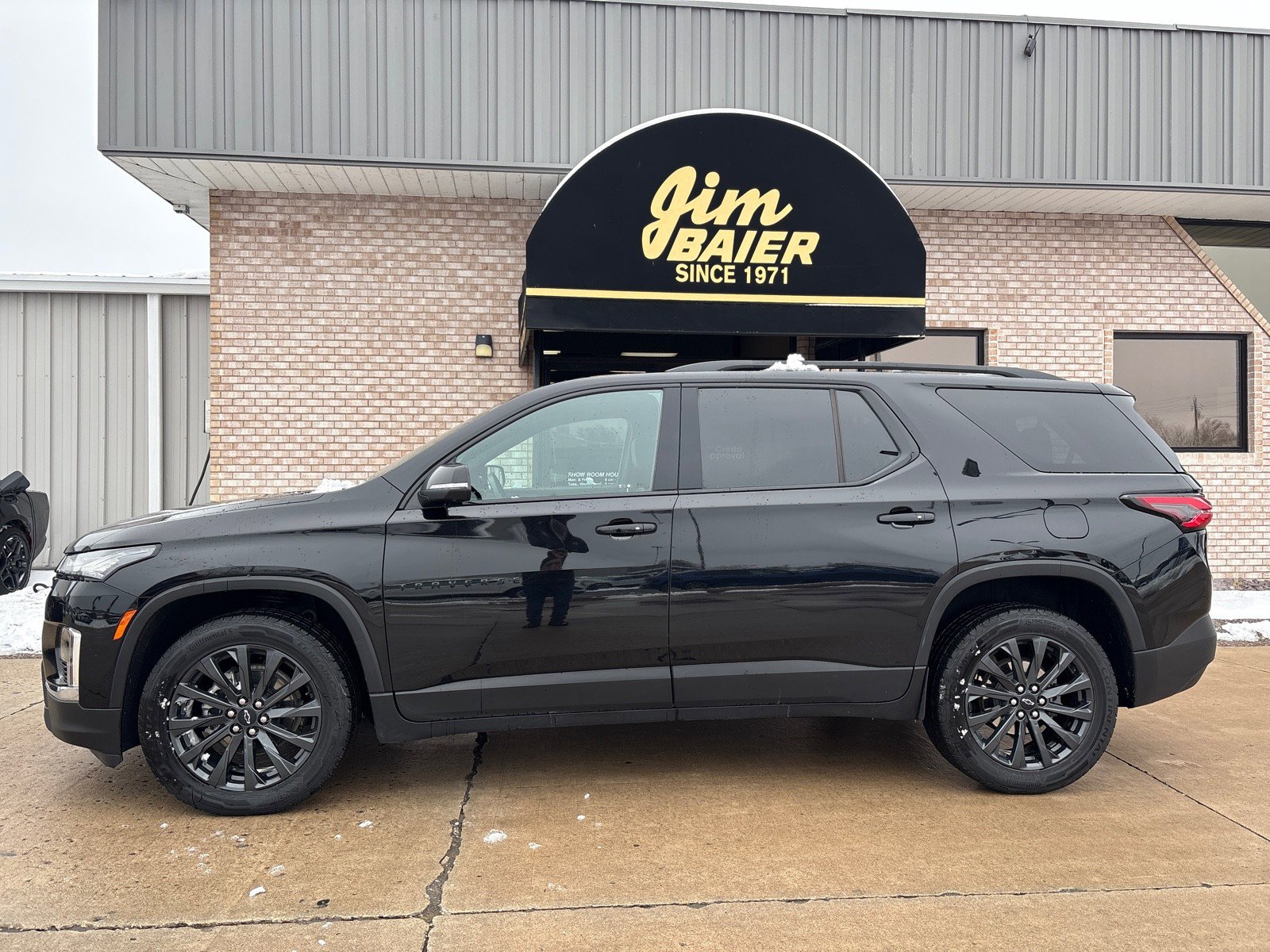 Used 2023 Chevrolet Traverse RS image 2