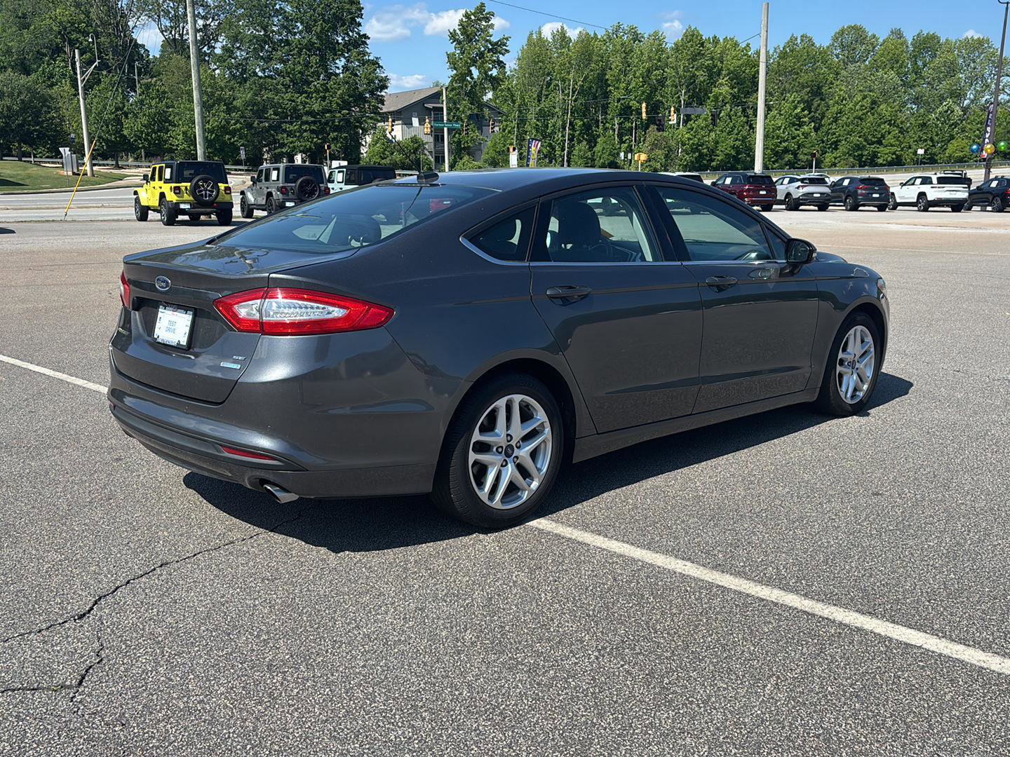 Used 2016 Ford Fusion SE FWD image 3