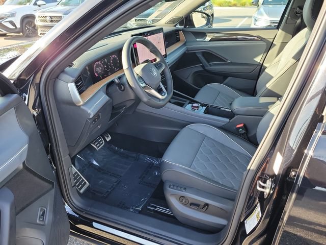 Used 2025 Volkswagen Tiguan SEL R-Line AWD/4WD image 18