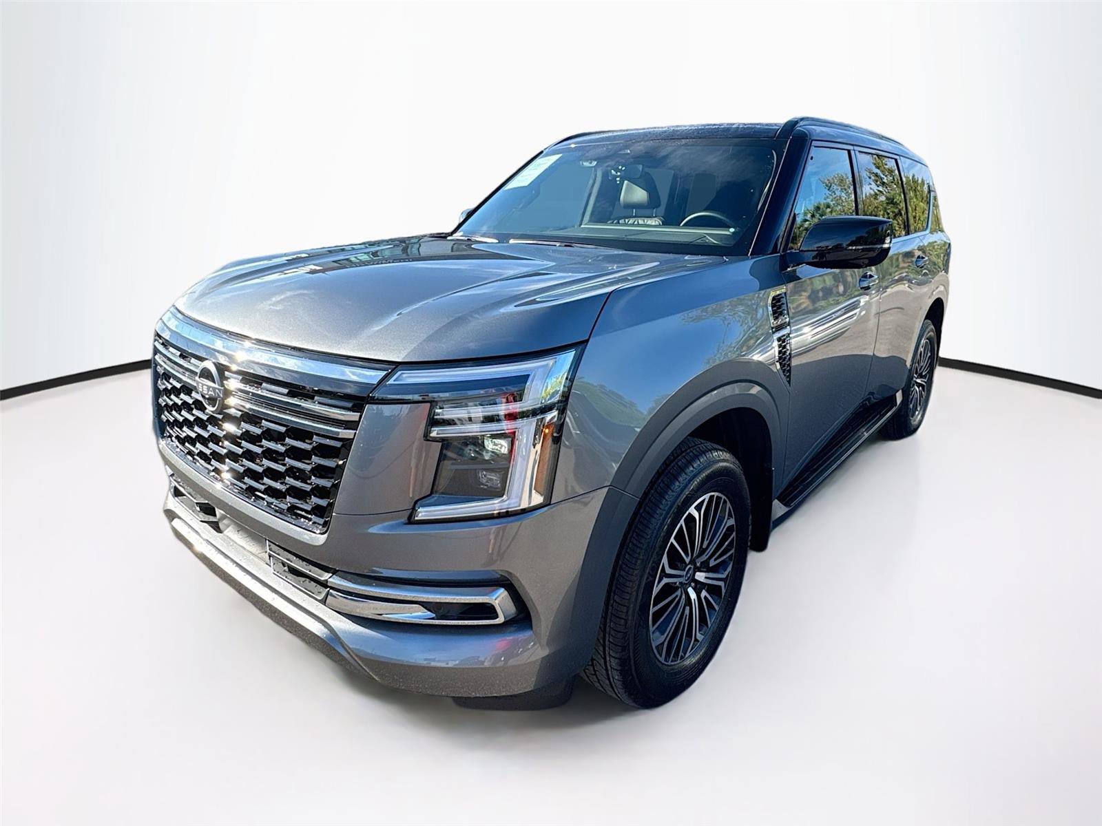 Used 2025 Nissan Armada Platinum image 3