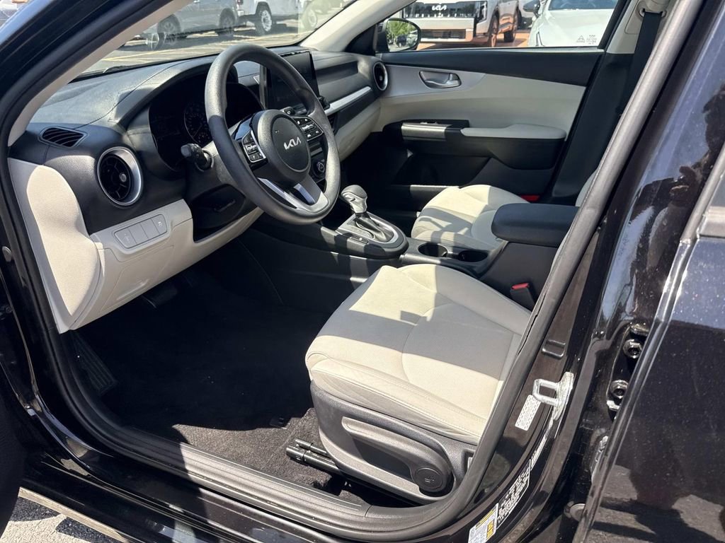 Used 2022 Kia Forte LXS FWD image 16