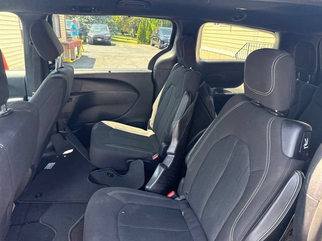 Used 2021 Chrysler Pacifica Touring w/ S Appearance Package FWD image 13