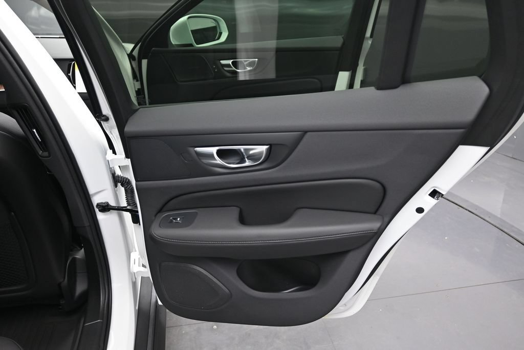 New 2026 Volvo V60 B5 Cross Country Plus w/ Protection Package Premier AWD/4WD image 15